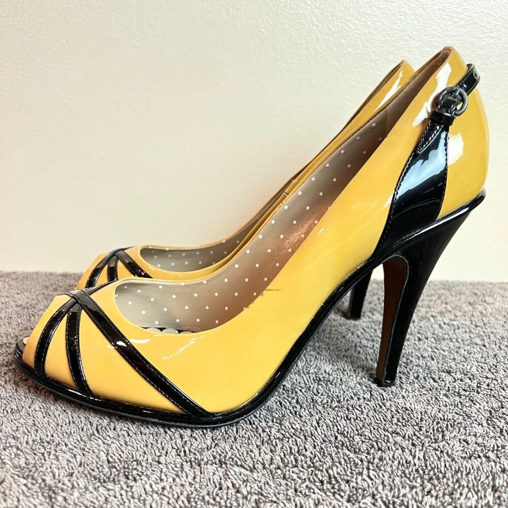 Moschino Womens Size 40.5 Black Tan Patent Leather‎ Peep Toe Heels Pumps Shoes
